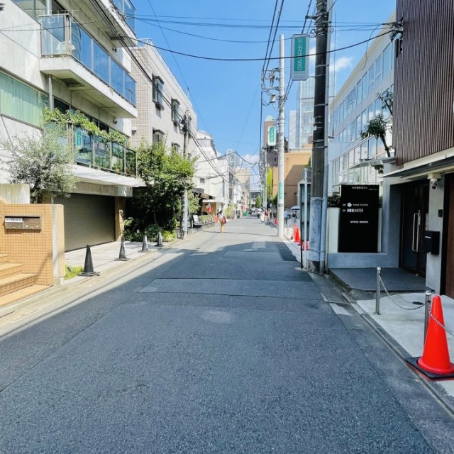 神宮前建物 ビル前面道路