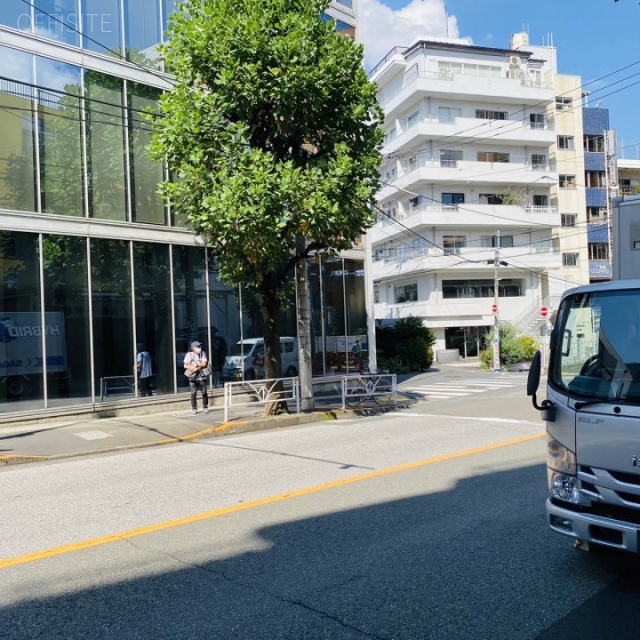 代官山エーデルハイム 前面道路(八幡通り)