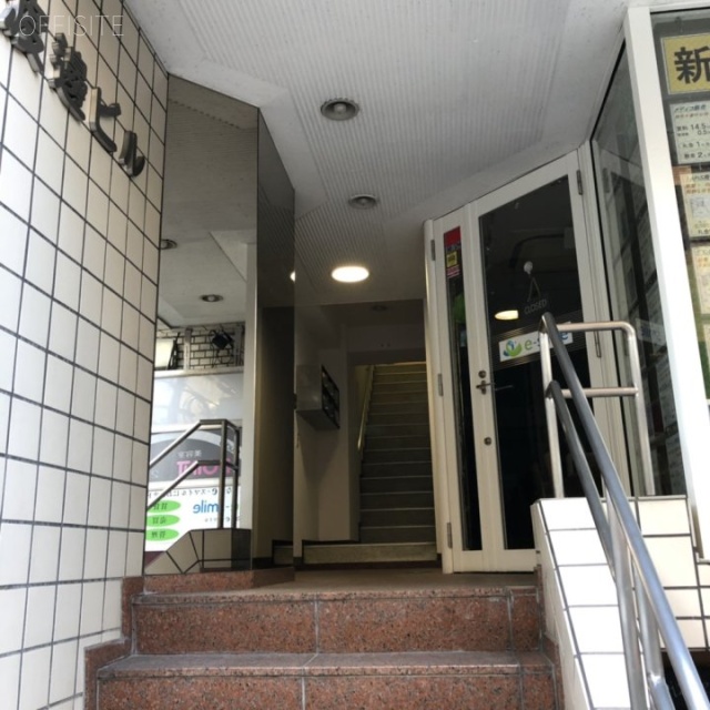 渡邊ビル エントランス