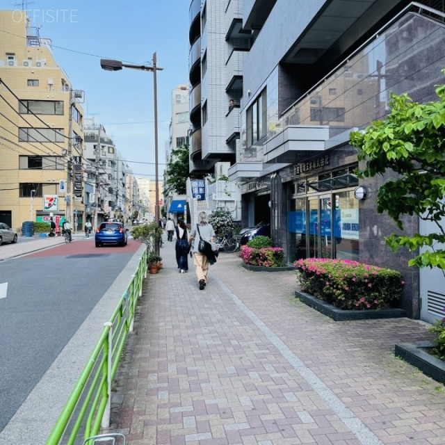 仲御徒町ビル ビル前面道路