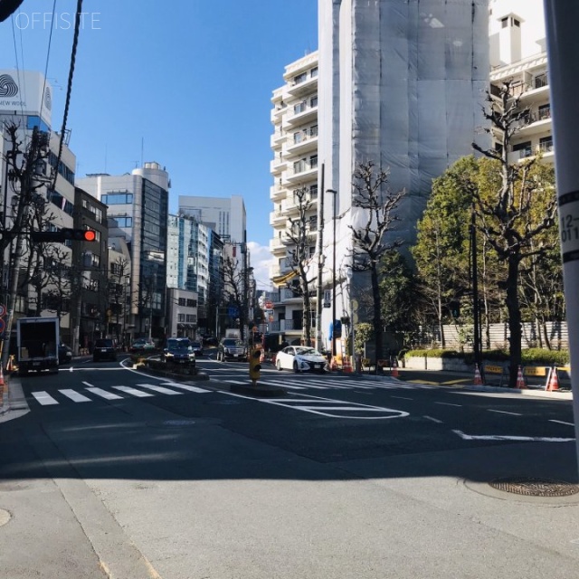 セントラル第二青山　ビル前面道路