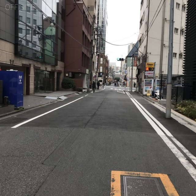 ギャランティー21東京 ビル前面道路
