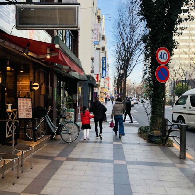 新井ビル ビル前面道路