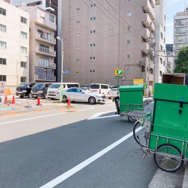 神鋼レジスタービル ビル前面道路