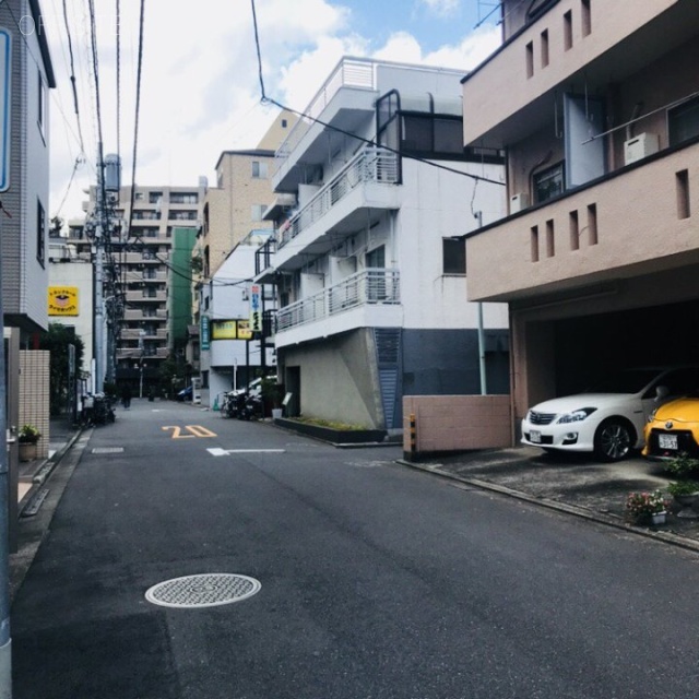 プリンセスコート東麻布 ビル前面道路