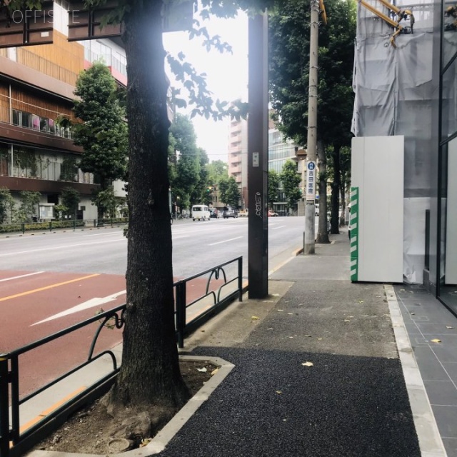 シャロム西麻布　ビル前面道路