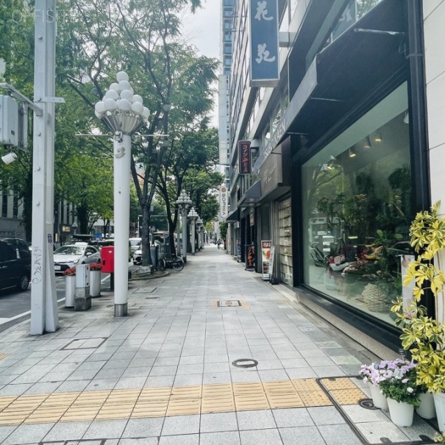 中央広小路ビル　前面歩道