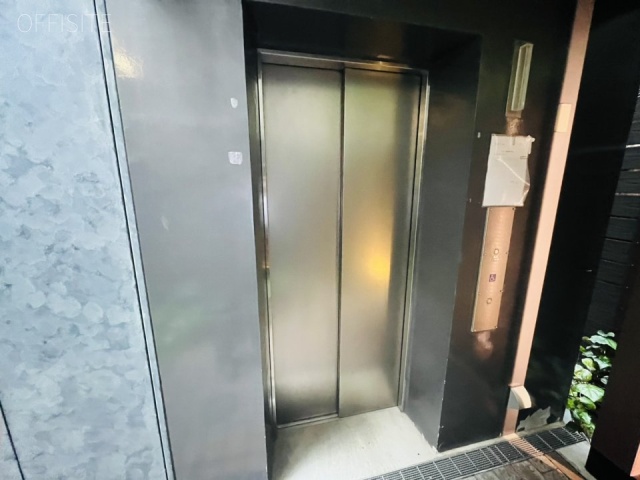 ARISTO南青山　エントランス