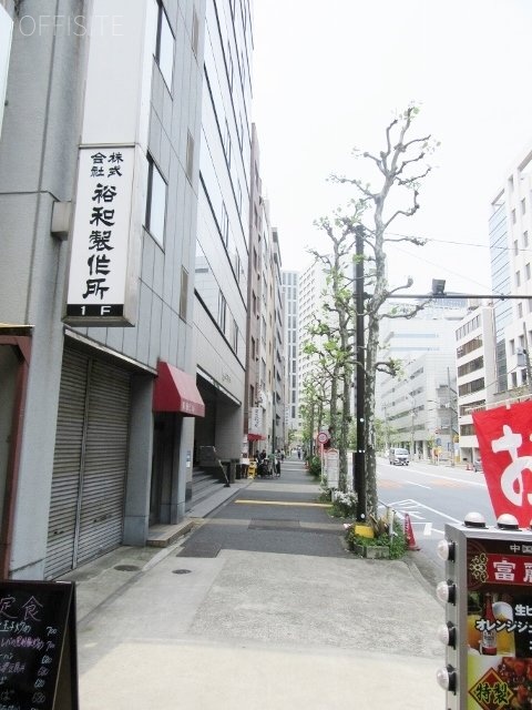 SKビル ビル前面道路