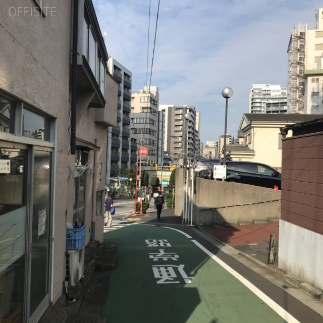 牛込ハイムビル ビル前面道路