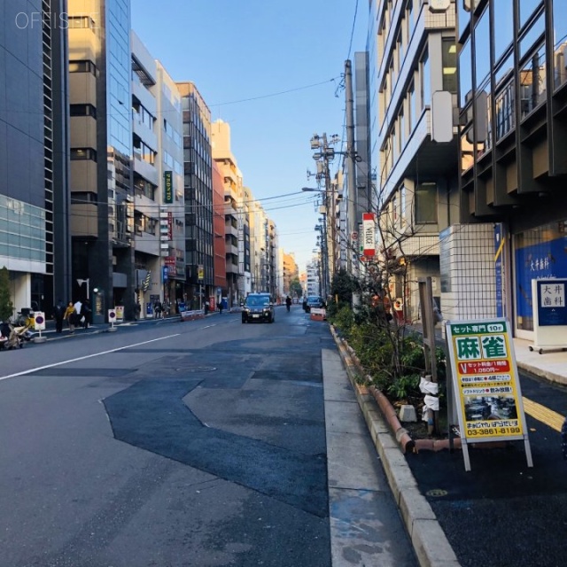 アークビル ビル前面道路