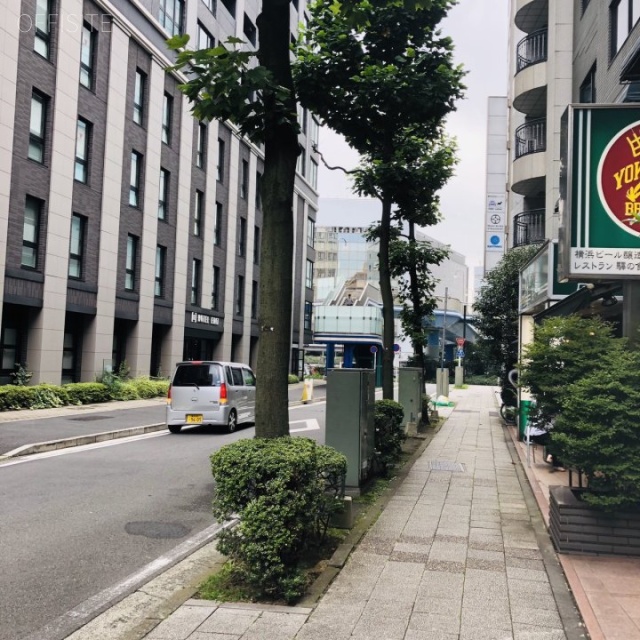 横浜関内地所ビル ビル前面道路