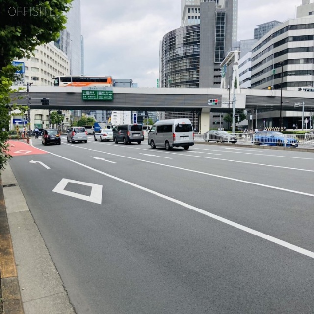 コカドビル ビル前面道路