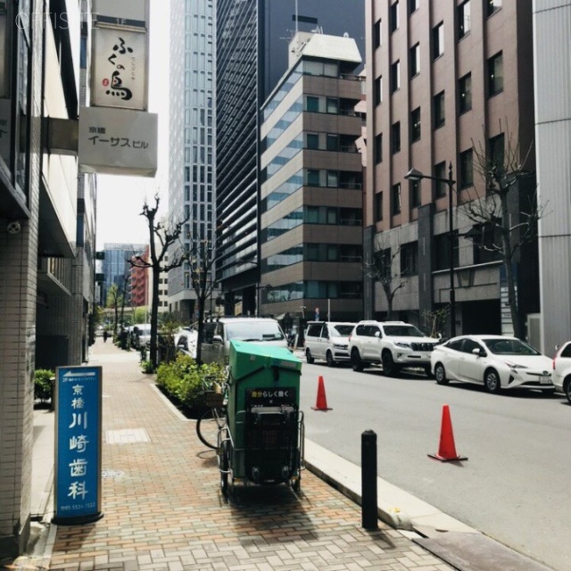 金葉ビル本館 ビル前面道路