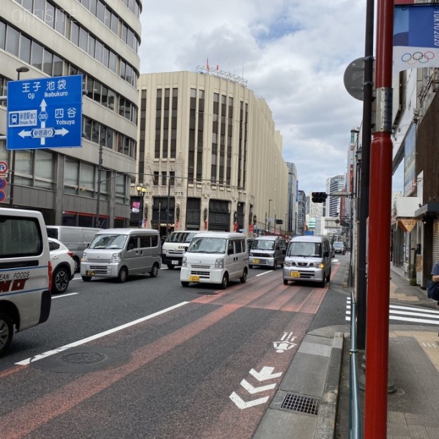 京王新宿追分第二ビル ビル前面道路