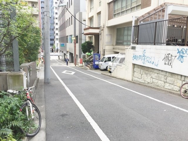 渋谷MJⅡビル ビル前面道路