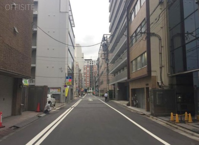 新富センタービル ビル前面道路