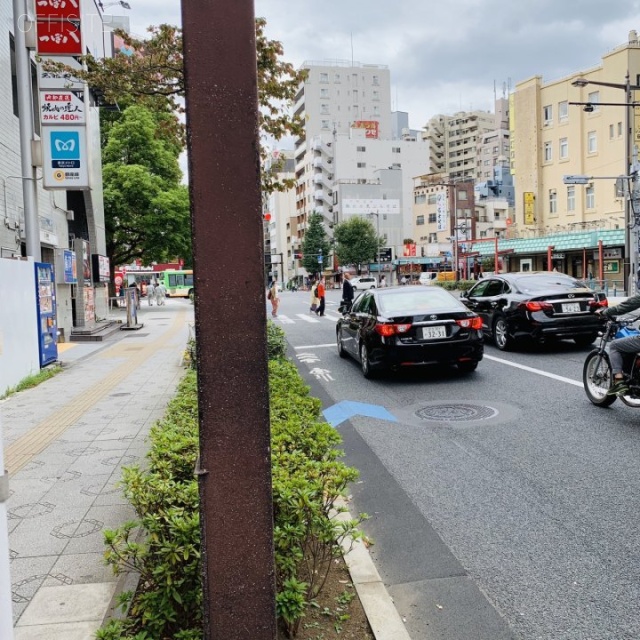 丸善ビル　ビル前面道路