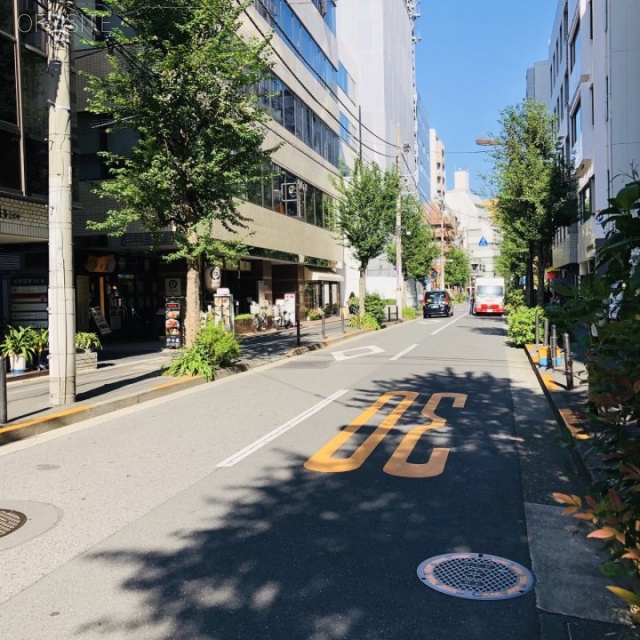 一番町ファーストビル　ビル前面道路