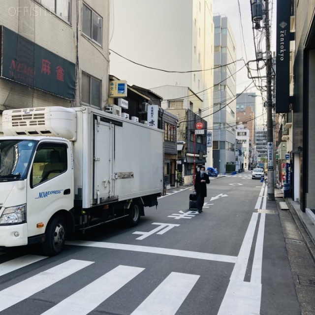 アトリウム日本橋人形町一丁目　ビル前面道路