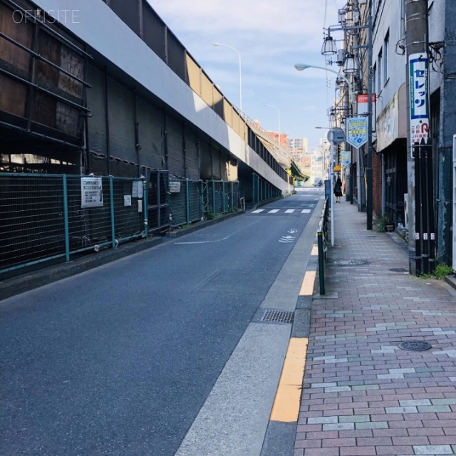 寛永寺坂ハイム ビル前面道路