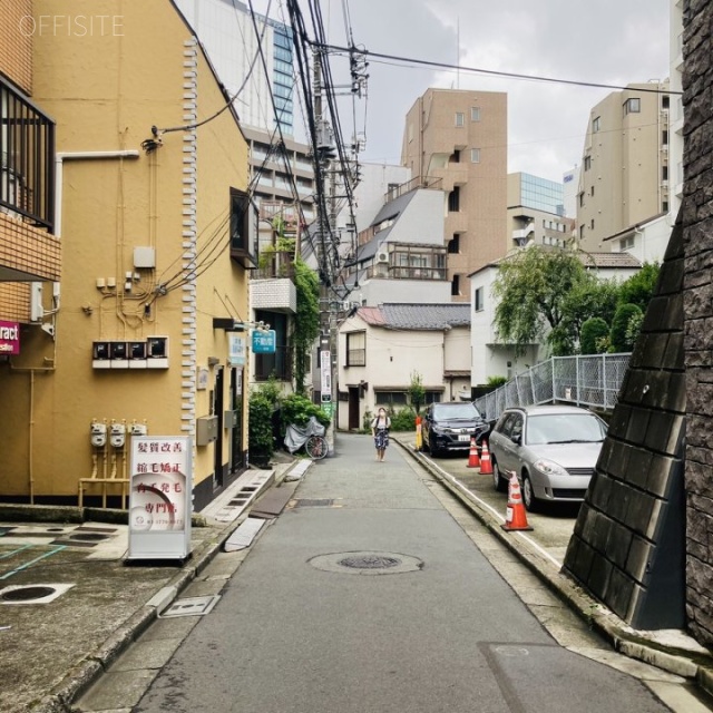 TTKフラット ビル前面道路