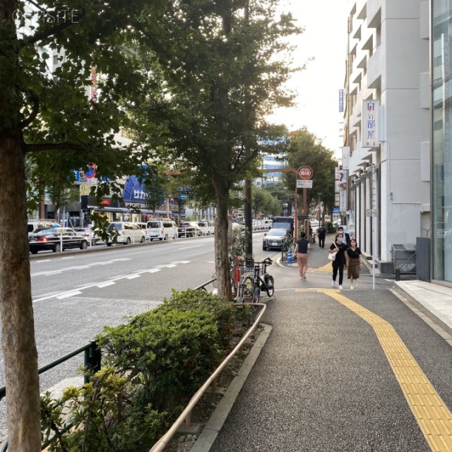 ヒューリック新宿5丁目ビル ビル前面道路