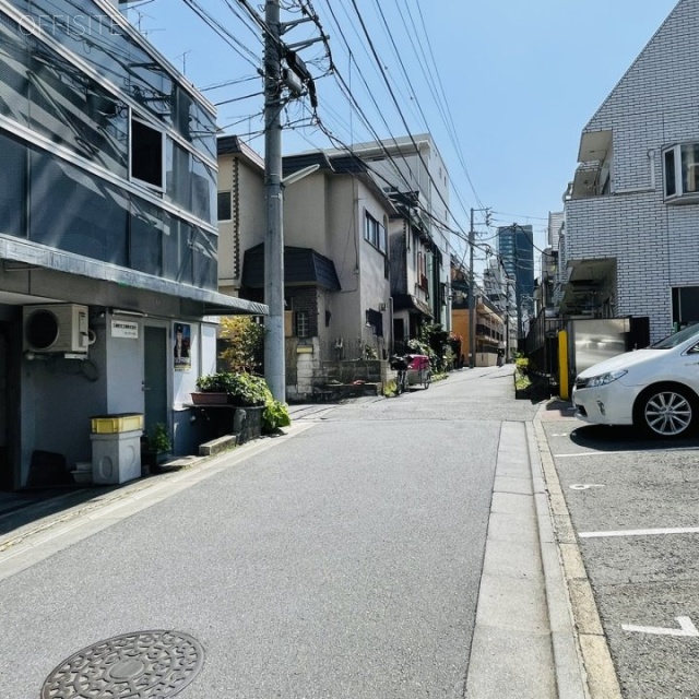 フジサンコービル ビル前面道路