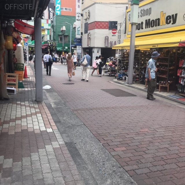 上野ビル ビル前面道路