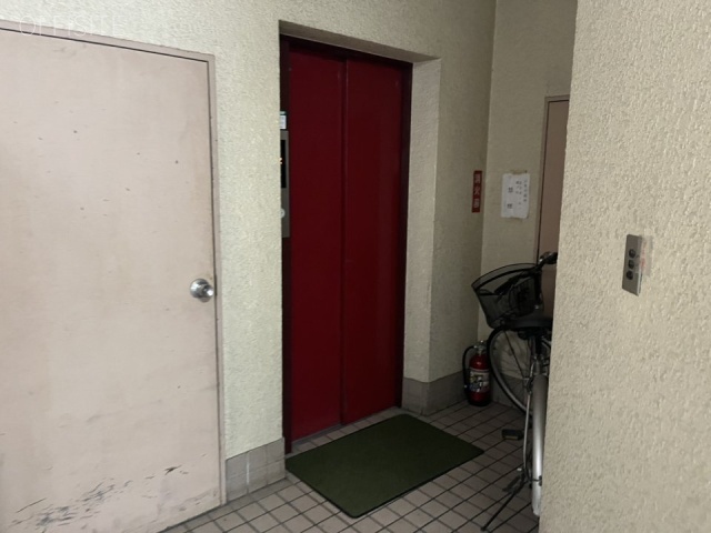 高木ビル　エントランス