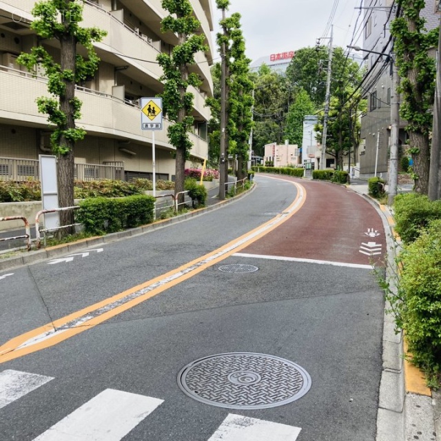 グレイスコート志村三丁目 ビル前面道路