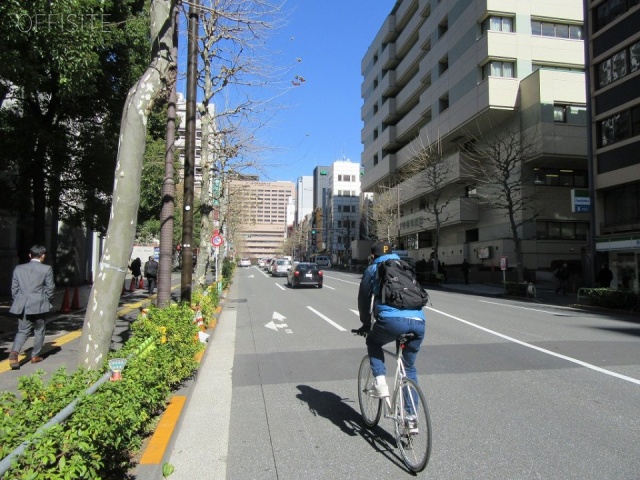 タニグチビル ビル前面道路