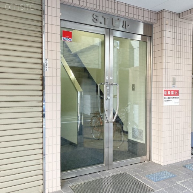 STビル オフィスビル出入口