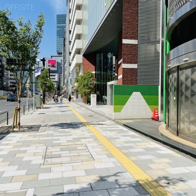 アミーホール ビル前面道路