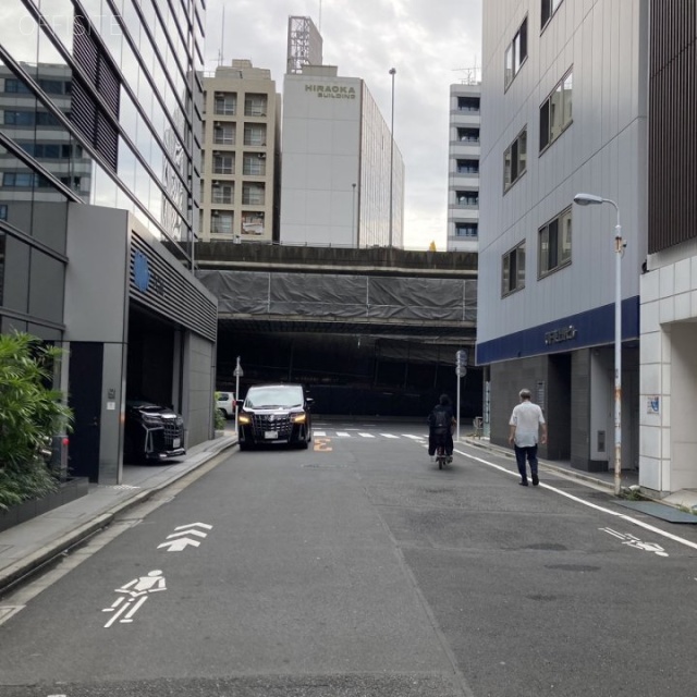 中島ビル ビル前面道路