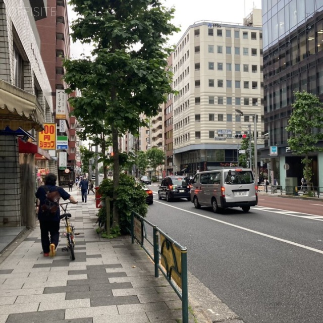 AOIHOUSE SHINJUKUビル ビル前面道路