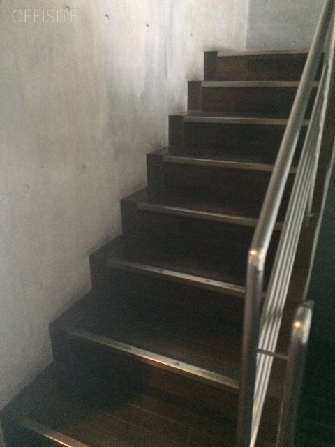 IBビル 階段