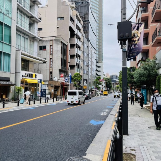 赤坂ストリートビル ビル前面道路