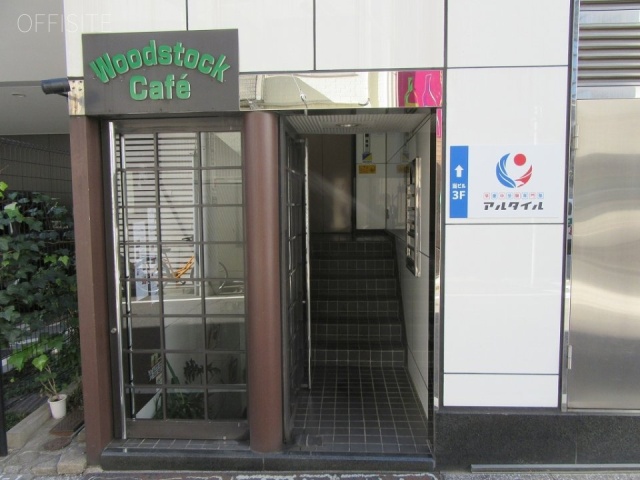新小川町ビル エントランス