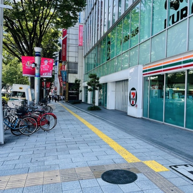 JRE名古屋広小路プレイス 前面歩道