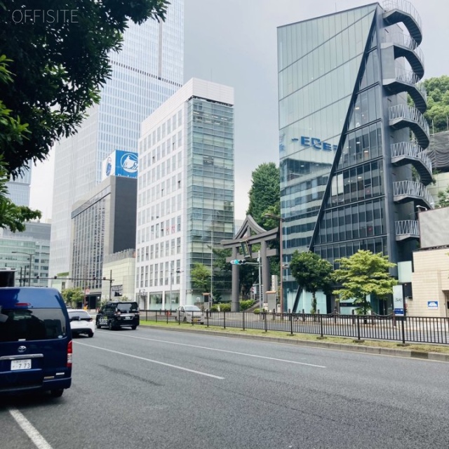 専修赤坂ビル ビル前面道路