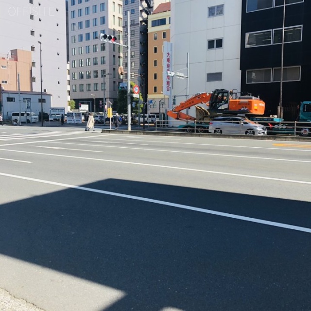 新倉ビル ビル前面道路