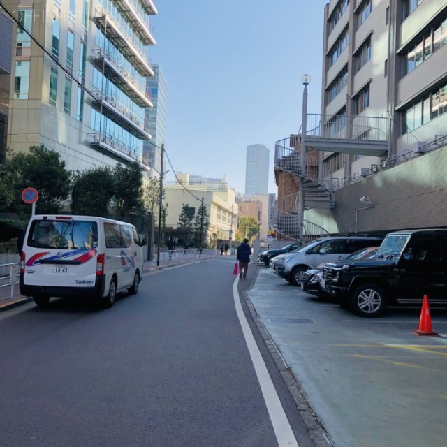 原宿パークマンション ビル前面道路