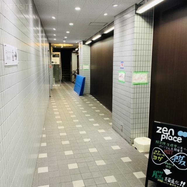 松楽ビル エントランス