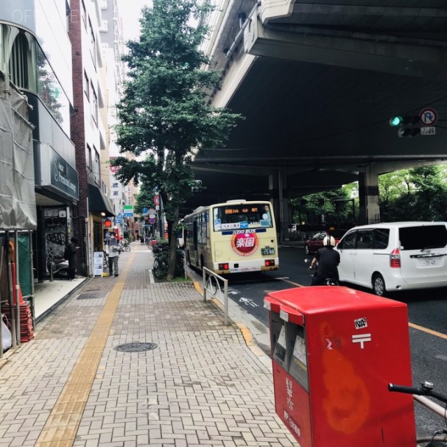 ハイツ本町ビル ビル前面道路 甲州街道