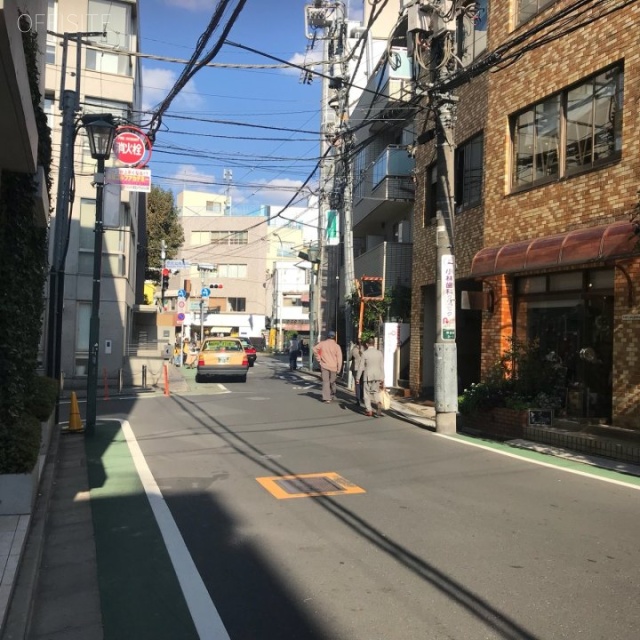 Fビル ビル前面道路