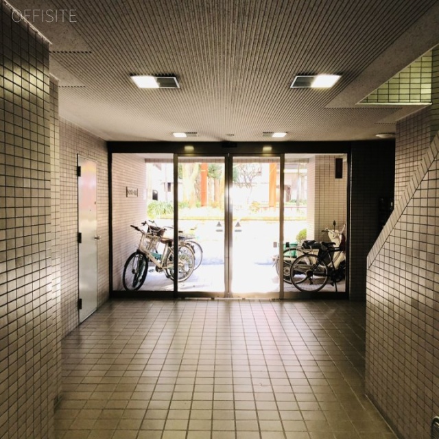 クインズコート新宿 エントランス
