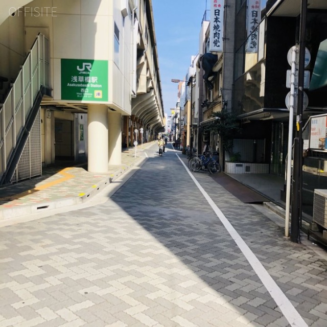 浅草橋KSビル　ビル前面道路