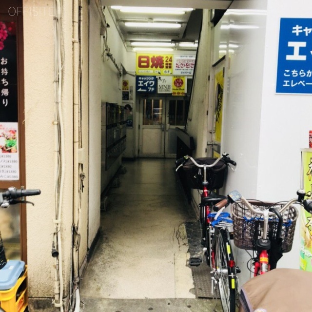 ニューカマタビル エントランス
