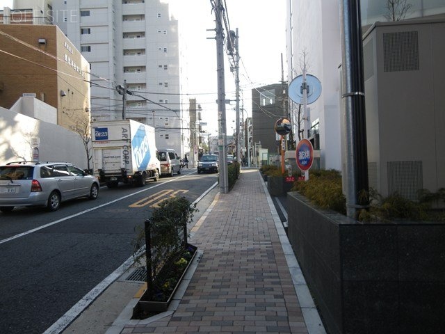 レンブランド広尾 ビル前面道路